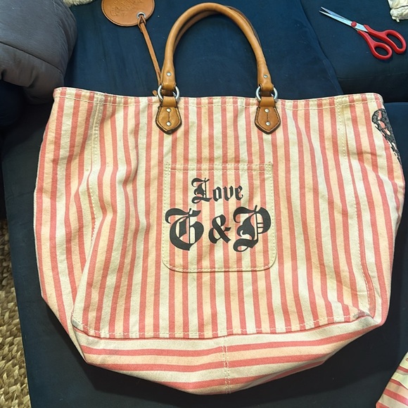 Juicy Couture Canvas Tote with makeup bag - Picture 8 of 17